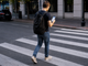 Occhio allo smartphone sulle strisce: il nuovo Codice della Strada potrebbe costare 75 euro ai pedoni (foto generata con l'IA) Occhio allo smartphone sulle strisce: il nuovo Codice della Strada potrebbe costare 75 euro ai pedoni (foto generata con l'IA)