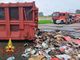 Stroppiana, a fuoco un compattatore per i rifiuti