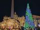 L’Albero dono di Macra e delle montagne del Piemonte brilla in piazza San Pietro in Vaticano