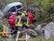 Auto precipita in un dirupo a Varallo: anziano salvato dai Vigili del Fuoc