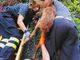Varallo: Cucciolo di capriolo incastrato in una rete, liberato dai Vigili del Fuoco