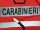 Ubriaco, prende a pugni l'auto dei carabinieri e minaccia i miliari con un coltello