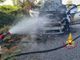 In fiamme un'auto alimentata a gpl