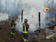Baracche a fuoco alla periferia di Gattinara: all'interno anche bombole del gas