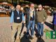 Sordevolo, Beppe Gandolfo con le telecamere di Studio Aperto Mag al Mercatino degli Angeli (servizio di Mauro Benedetti e Nicola Rasolo per newsbiella.it)