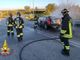 Incidente stradale e incendio di un’auto ibrida: intervento dei Vigili del Fuoco Incidente stradale e incendio di un’auto ibrida: intervento dei Vigili del Fuoco