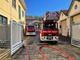 Macchinario a fuoco e incendio si propaga su tetto di azienda, Vigili del Fuoco in azione a Pray