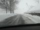 Discesa troppo ripida e piena di neve, l'autista accosta il pulmino e accompagna gli allievi alla fermata (foto di repertorio)