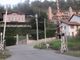 A Borgosesia scossa al passaggio a livello ferisce i cani