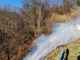 Coggiola, ancora sterpaglie a fuoco: incendio sulla strada per l’Alpe Noveis