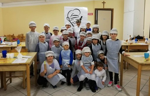 Ailoche, i Pasticceri Pasticcioni questa volta alle prese con il cioccolato Ailoche, i Pasticceri Pasticcioni questa volta alle prese con il cioccolato