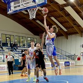 L’Under 19 di Valsesia Basket travolge il New Basket Team 74-43: Bevilacqua sugli scudi con 23 punti L’Under 19 di Valsesia Basket travolge il New Basket Team 74-43: Bevilacqua sugli scudi con 23 punti