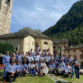 Alagna celebra un secolo di Alpini tra memoria, montagna e comunità
