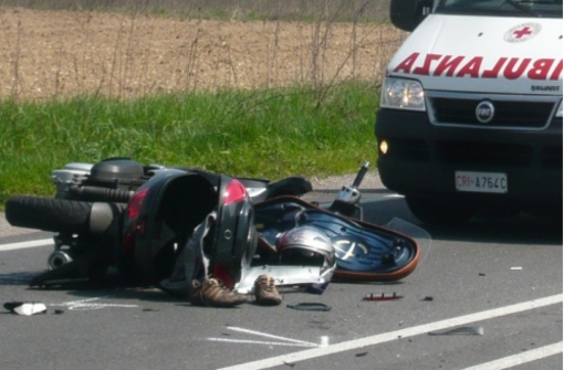 Cade in moto a Roccapietra, 52enne in codice rosso (foto di repertorio)
