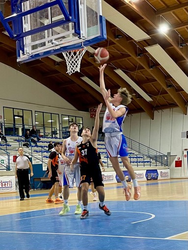 L’Under 19 di Valsesia Basket travolge il New Basket Team 74-43: Bevilacqua sugli scudi con 23 punti L’Under 19 di Valsesia Basket travolge il New Basket Team 74-43: Bevilacqua sugli scudi con 23 punti
