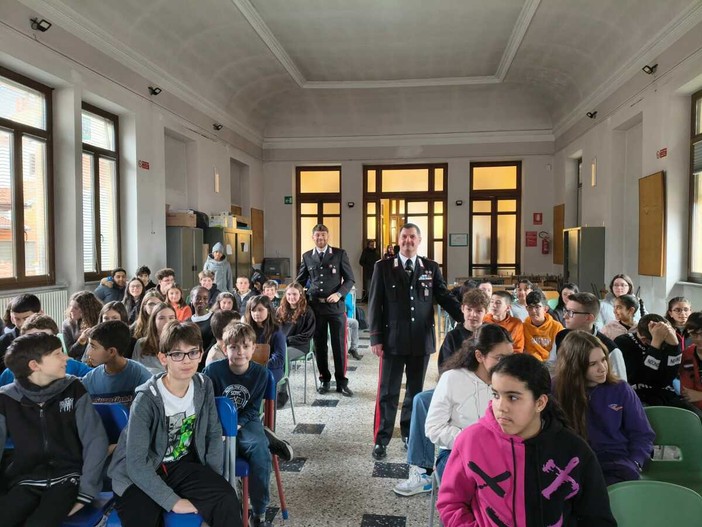 Legalità e consapevolezza, i Carabinieri incontrano gli studenti di Coggiola e Pray
