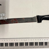 Gaglianico, accoltellato al volto e alla gamba: arrestato un 54enne