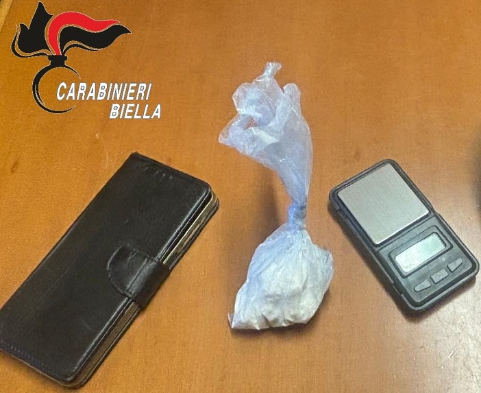 Brusnengo, 50 grammi di cocaina in auto: arrestato 28enne Brusnengo, 50 grammi di cocaina in auto: arrestato 28enne