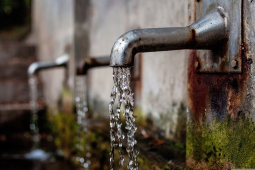 Niente piogge da mesi, il comune di Valdilana lancia l’allarme: “C’è carenza d’acqua, niente sprechi” (foto di repertorio) Niente piogge da mesi, il comune di Valdilana lancia l’allarme: “C’è carenza d’acqua, niente sprechi” (foto di repertorio)