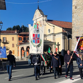 4 Novembre a Valdilana, il “grazie” del Comune a forze dell'ordine e Alpini (foto dalla pagina Facebook di Comune di Valdilana) 4 Novembre a Valdilana, il “grazie” del Comune a forze dell'ordine e Alpini (foto dalla pagina Facebook di Comune di Valdilana)