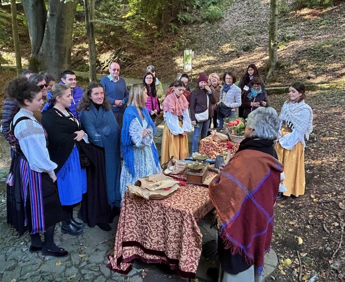 Successo per “L’inquieto Monte della malora”: novecento spettatori per la rievocazione teatrale al Sacro Monte di Varallo Successo per “L’inquieto Monte della malora”: novecento spettatori per la rievocazione teatrale al Sacro Monte di Varallo