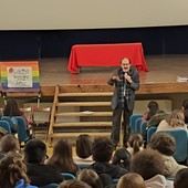 Borgosesia, al cinema Lux la “Scuola di politica”: Mantegazza parla di violenza nei rapporti personali