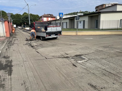 Gattinara, al via i primi due lotti di asfaltature sulle strade cittadine Gattinara, al via i primi due lotti di asfaltature sulle strade cittadine