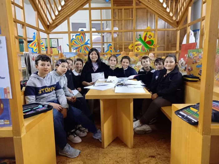 Varallo, raddoppia il corso gratuito di spagnolo per bambini in biblioteca: al via anche una proposta per adulti