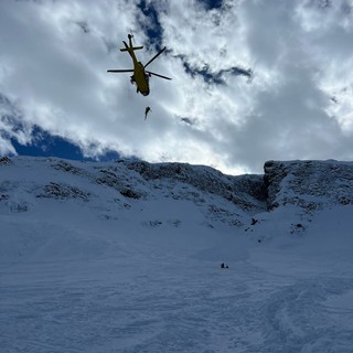 Alagna, travolto da una valanga è in codice giallo: l'intervento del Soccorso alpino.