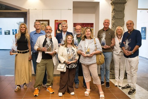 Varallo, premiati gli artisti di “Frammenti di luce e ombre” a Palazzo D’Adda Varallo, premiati gli artisti di “Frammenti di luce e ombre” a Palazzo D’Adda