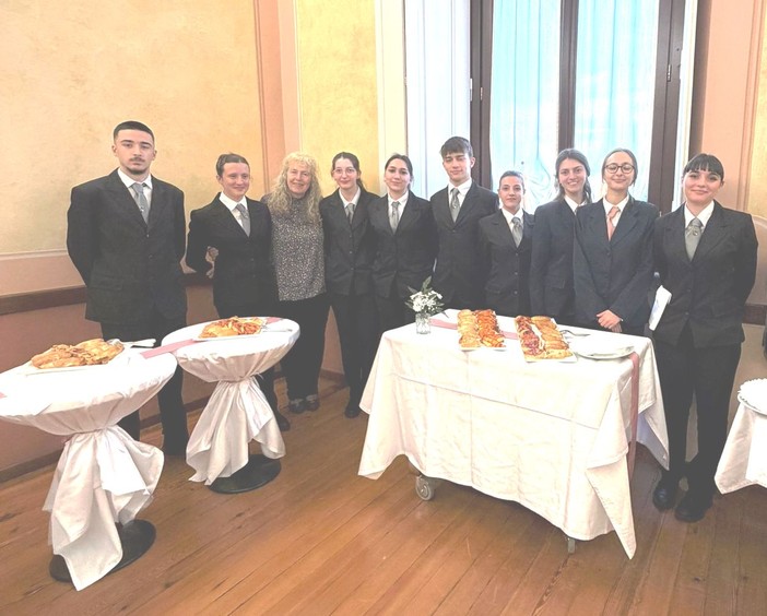 Aperitivo d’Autore all’Alberghiero di Varallo con la scrittrice Antonella Mecenero