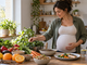 Alimentazione in gravidanza: colmiamo il fabbisogno di minerali e vitamine - Immagine generata con IA Alimentazione in gravidanza: colmiamo il fabbisogno di minerali e vitamine - Immagine generata con IA