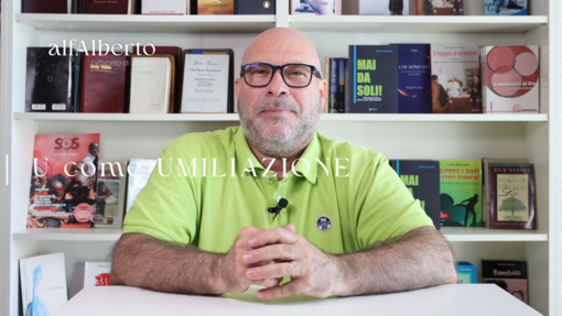 AlfAlberto, U come Umiliazione: il valore di una persona oltre i successi