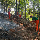 Monte Barone, volontari in campo da due settimane - Foto AIB Biella Orso