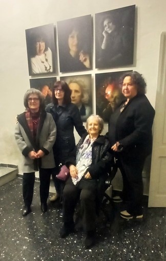 A Ghemme inaugurata “Essere Donna”: a Spazio E tre fotografi e tre scultori raccontano l’universo femminile