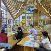 Varallo, grande partecipazione al laboratorio di pittura: nuovo appuntamento dedicato all’inverno