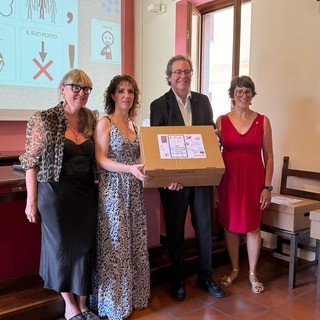 Libri in CAA alla Biblioteca di Borgosesia, il dono del Rotary Gattinara per una cultura più inclusiva