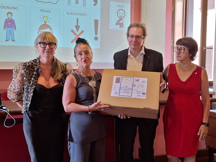 Rotary Club Gattinara, libri in CAA donati alle biblioteche del territorio Rotary Club Gattinara, libri in CAA donati alle biblioteche del territorio