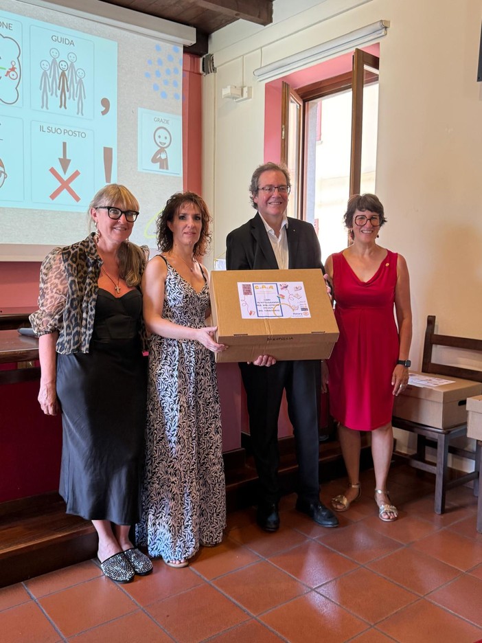 Libri in CAA alla Biblioteca di Borgosesia, il dono del Rotary Gattinara per una cultura più inclusiva Libri in CAA alla Biblioteca di Borgosesia, il dono del Rotary Gattinara per una cultura più inclusiva