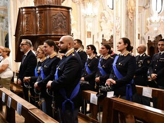 Vercelli, la Polizia di Stato celebra San Michele Arcangelo tra cerimonia religiosa e Family Day Vercelli, la Polizia di Stato celebra San Michele Arcangelo tra cerimonia religiosa e Family Day