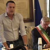 Varallo, il sindaco revoca incarichi e vice a Eraldo Botta