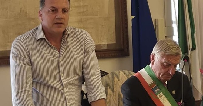 Varallo, il sindaco revoca incarichi e vice a Eraldo Botta