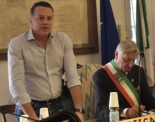 Varallo, il sindaco revoca incarichi e vice a Eraldo Botta Varallo, il sindaco revoca incarichi e vice a Eraldo Botta