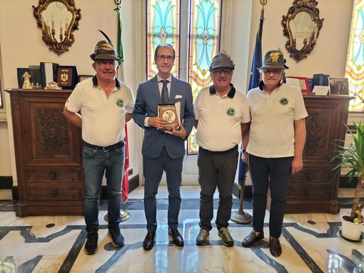 Pier Carlo Pola accolto in Prefettura: è il nuovo Presidente della Sezione Alpini di Vercelli