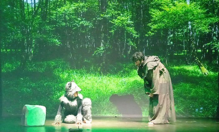 “Tau. Nel nome di Francesco”, il Teatro Civico di Varallo si riempie di emozioni “Tau. Nel nome di Francesco”, il Teatro Civico di Varallo si riempie di emozioni