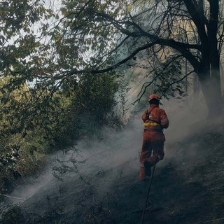 Avanzano le fiamme in Valsessera: cinque presidi per fermarne l'avanzata - Foto pagina Facebook AIB Bruzolo