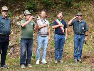 Quarona, Festa di Lombaretto con gli Alpini: memoria, Messa e momenti di comunità - foto di Roberto Santucci Quarona, Festa di Lombaretto con gli Alpini: memoria, Messa e momenti di comunità - foto di Roberto Santucci