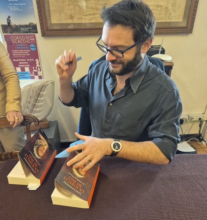 Varallo: presentato il romanzo storico “La ribelle di Dio” di Guido Gambarini Varallo: presentato il romanzo storico “La ribelle di Dio” di Guido Gambarini