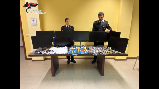 Furti a Borgosesia: i Carabinieri individuano i responsabili e recuperano la refurtiva in 48 ore Furti a Borgosesia: i Carabinieri individuano i responsabili e recuperano la refurtiva in 48 ore