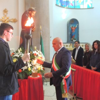 Vergano celebra San Francesco tra fede e comunità: accesa la lampada votiva alla presenza delle autorità
